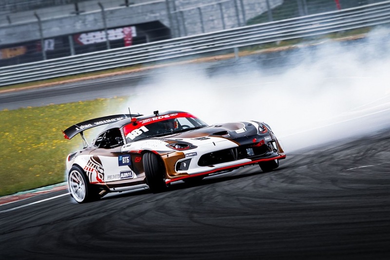Dodge Viper SRT модифицированная версия, мощность 1646 лошадиных сил, четыре топливных насоса