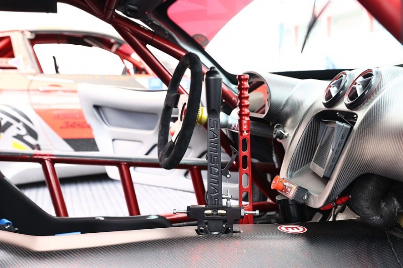 Dodge Viper SRT модифицированная версия, мощность 1646 лошадиных сил, четыре топливных насоса