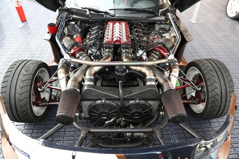 Dodge Viper SRT модифицированная версия, мощность 1646 лошадиных сил, четыре топливных насоса