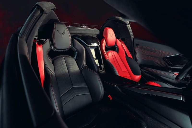 Chevrolet Corvette ZR1X: совершенно новая полноприводная гибридная топовая версия мощностью 1267 лошадиных сил