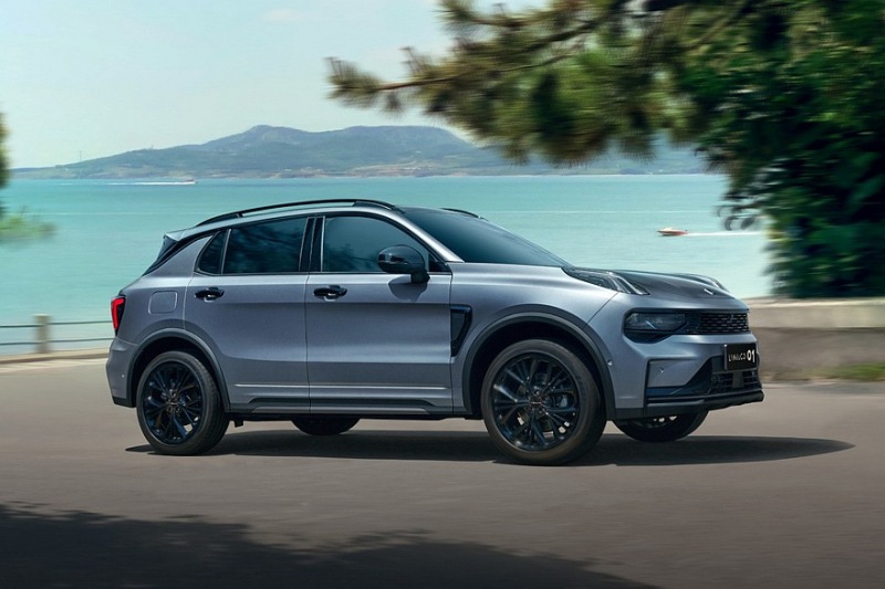 Выпущен полностью бензиновый кроссовер Lynk & Co 01 с новым интерьером