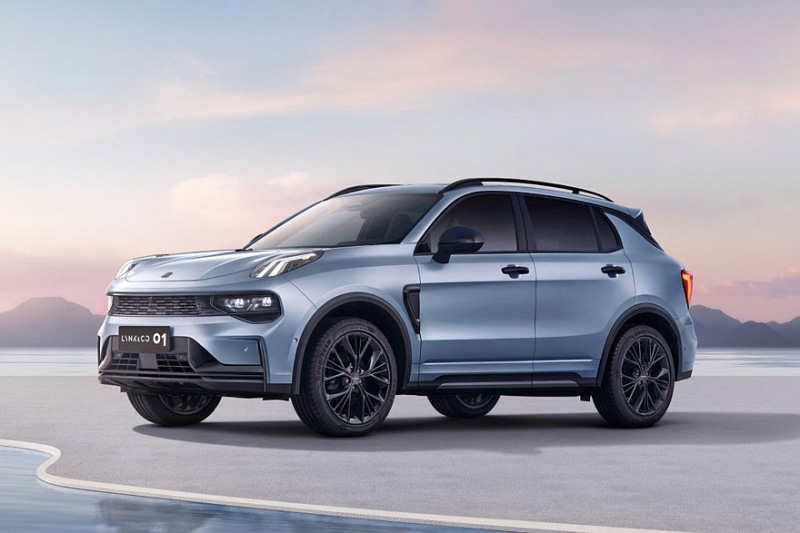 Выпущен полностью бензиновый кроссовер Lynk & Co 01 с новым интерьером