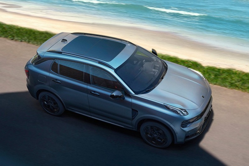 Выпущен полностью бензиновый кроссовер Lynk & Co 01 с новым интерьером