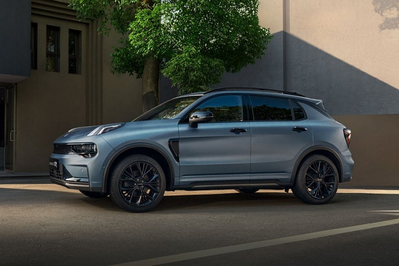 Выпущен полностью бензиновый кроссовер Lynk & Co 01 с новым интерьером