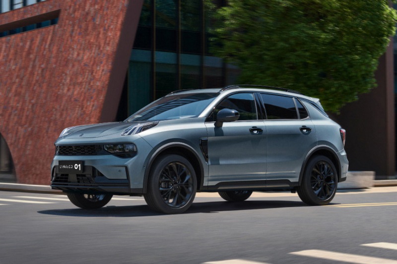 Выпущен полностью бензиновый кроссовер Lynk & Co 01 с новым интерьером