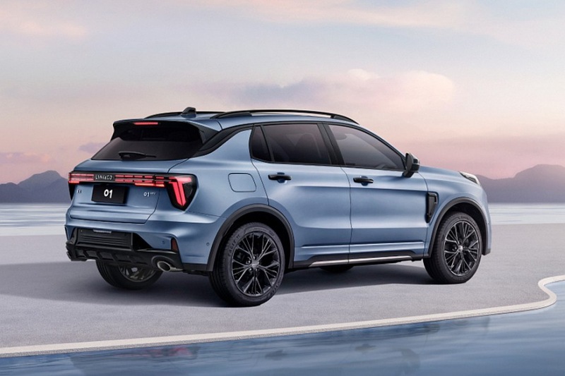 Выпущен полностью бензиновый кроссовер Lynk & Co 01 с новым интерьером