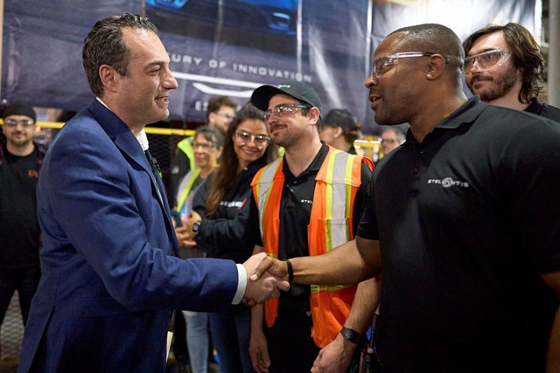 Chrysler празднует столетие на фоне неопределенности