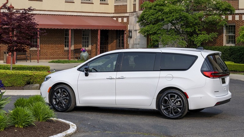 Chrysler отмечает свой 100-летний юбилей выпуском юбилейной версии минивэна Pacifica