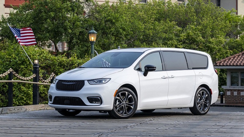 Chrysler отмечает свой 100-летний юбилей выпуском юбилейной версии минивэна Pacifica