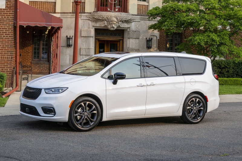 Chrysler отмечает свой 100-летний юбилей выпуском юбилейной версии минивэна Pacifica