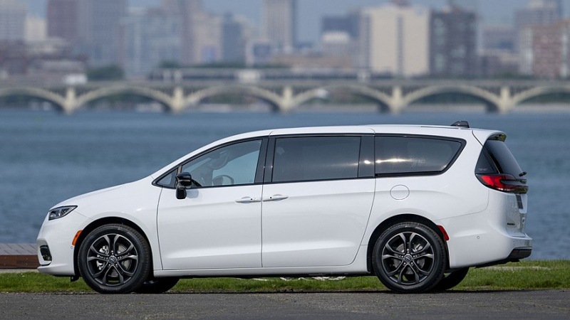Chrysler отмечает свой 100-летний юбилей выпуском юбилейной версии минивэна Pacifica
