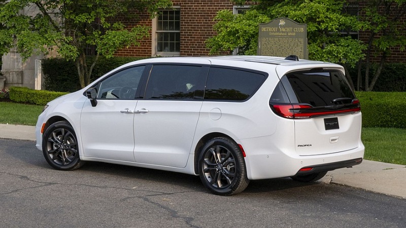 Chrysler отмечает свой 100-летний юбилей выпуском юбилейной версии минивэна Pacifica