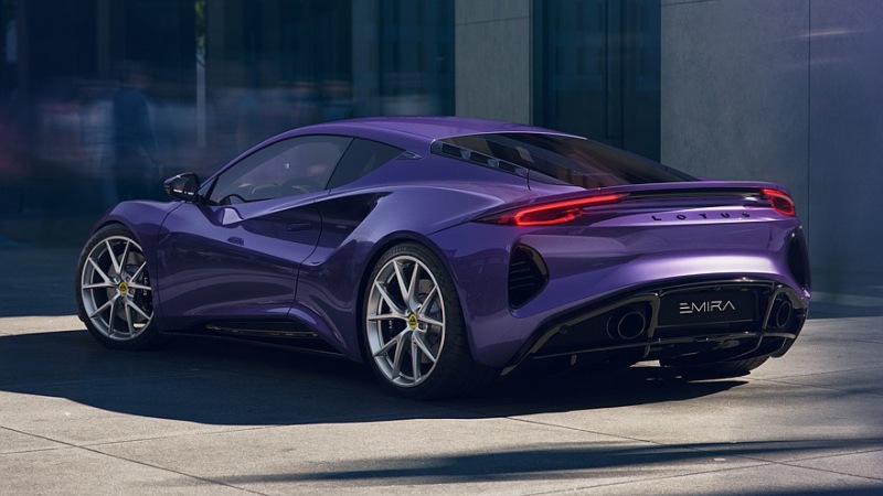 Спортивный автомобиль Lotus Emira обновится к 2026 году