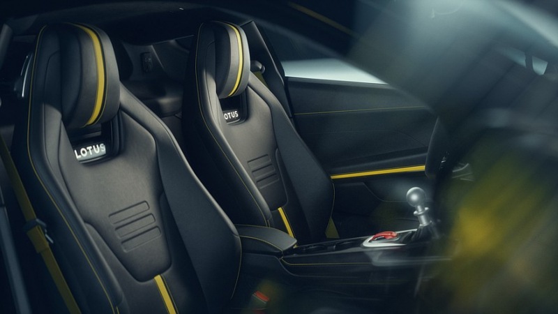 Спортивный автомобиль Lotus Emira обновится к 2026 году