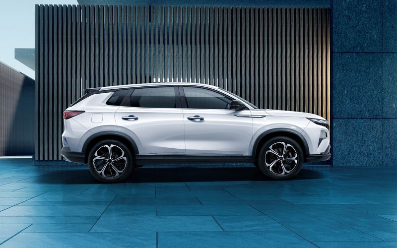 Dongfeng представил в России большой кроссовер Huge. Взгляните на эту новинку