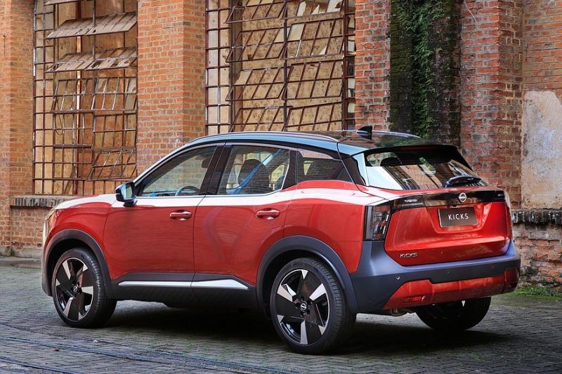 Еще один новый Nissan Kicks: турбированный двигатель и робот с кнопочным пультом