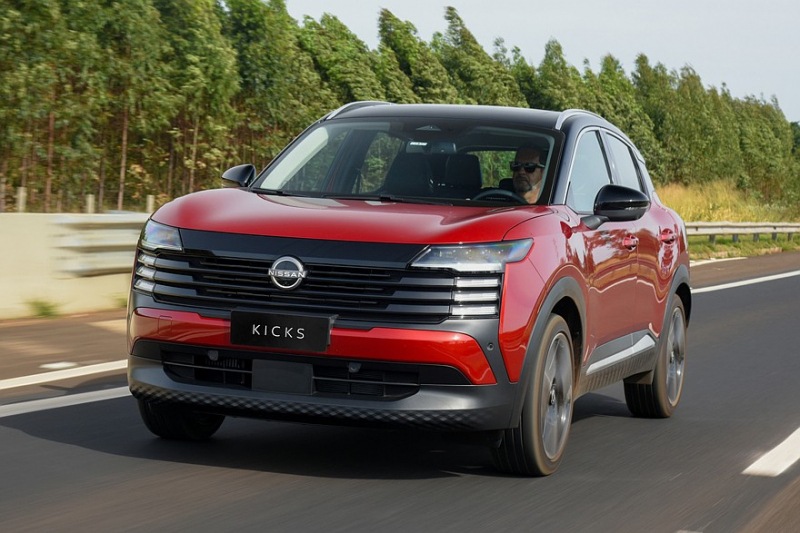 Еще один новый Nissan Kicks: турбированный двигатель и робот с кнопочным пультом