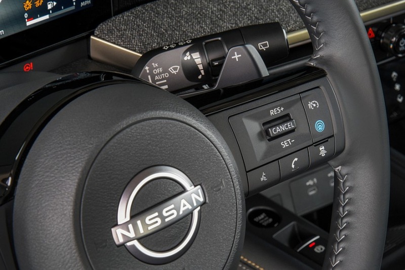 Еще один новый Nissan Kicks: турбированный двигатель и робот с кнопочным пультом