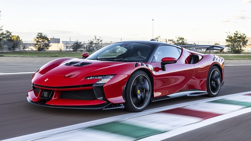 Ferrari откладывает выпуск второй «зеленой» модели из-за снижения спроса на «электрические» автомобили класса люкс