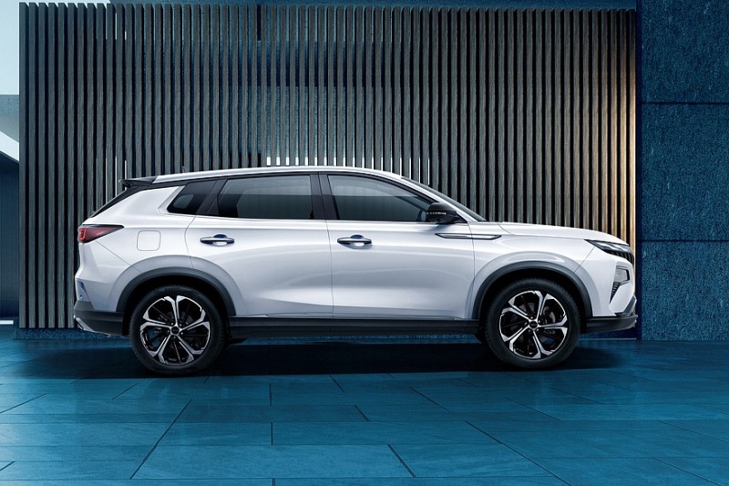 Флагманский кроссовер Dongfeng Hug скоро поступит в продажу в России