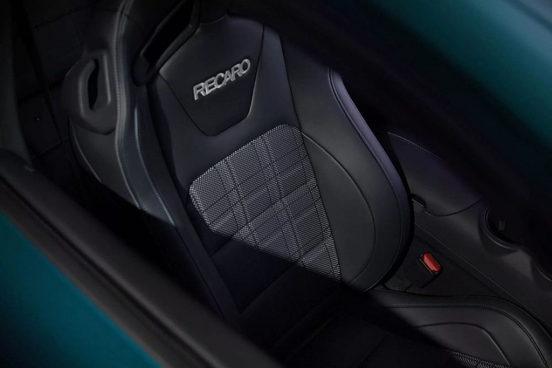 Ford Mustang получает новый облик и ретро-версию, отдающую дань уважения 1980-м годам