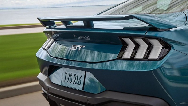 Ford Mustang получает новый облик и ретро-версию, отдающую дань уважения 1980-м годам