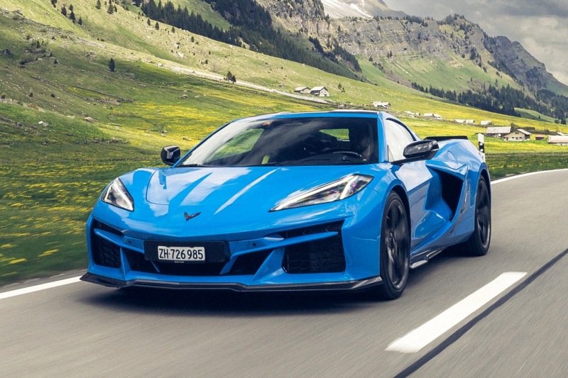 Chevrolet Corvette E-Ray Hybrid прибывает в Европу в слегка упрощенном виде