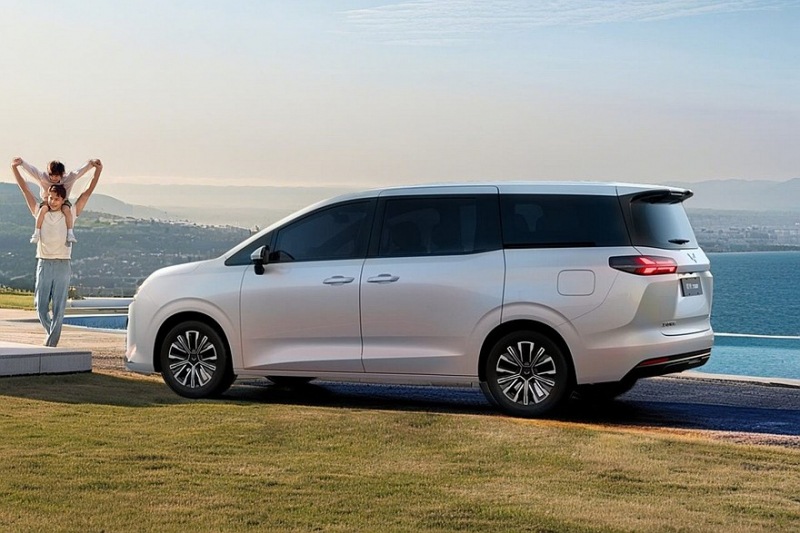 GM и SAIC готовятся запустить экономичную серию минивэнов Wuling Xingguang 730