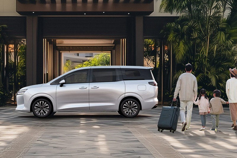 GM и SAIC готовятся запустить экономичную серию минивэнов Wuling Xingguang 730