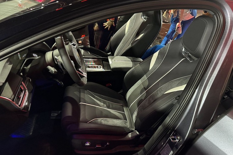 Красивее, мощнее, дороже: первый обзор хэтчбека Hongqi H6