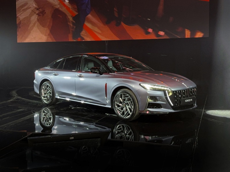 Красивее, мощнее, дороже: первый обзор хэтчбека Hongqi H6