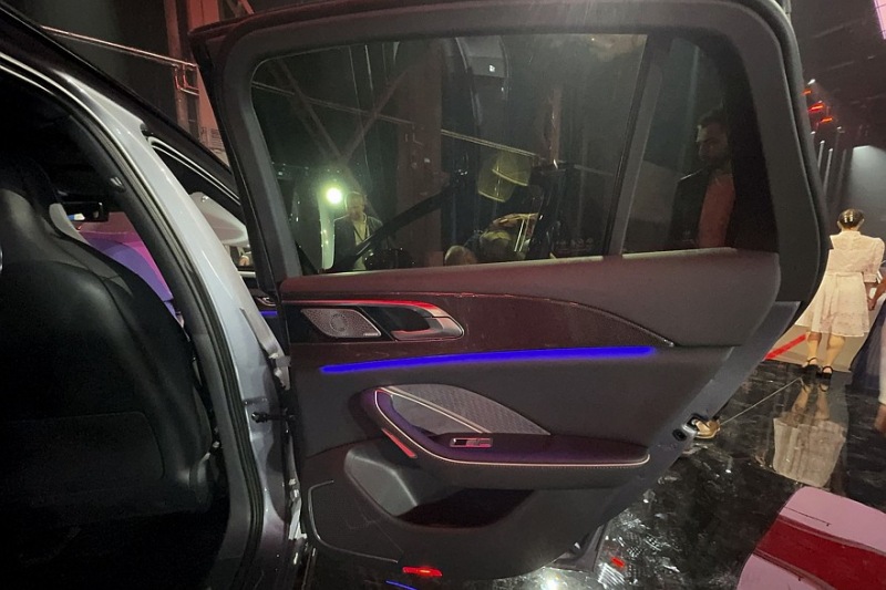 Красивее, мощнее, дороже: первый обзор хэтчбека Hongqi H6