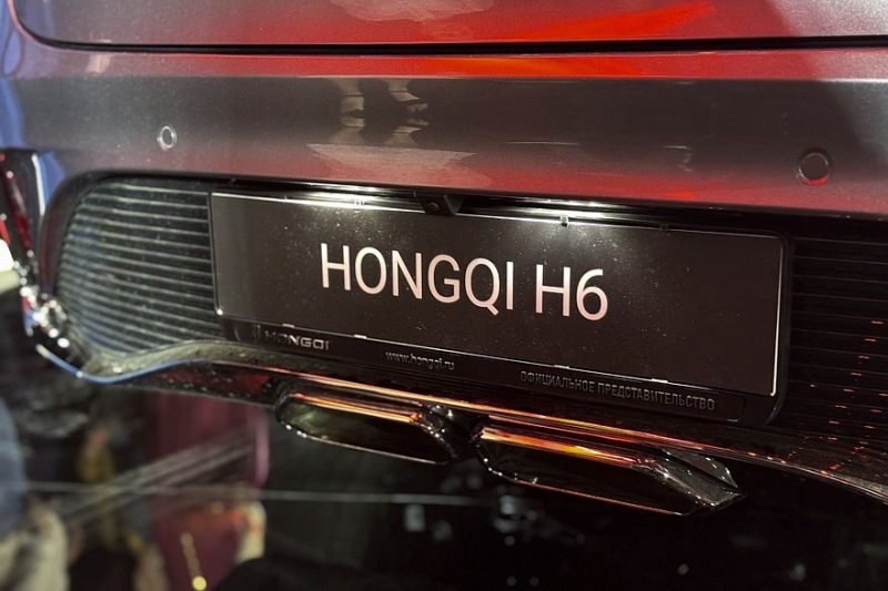 Красивее, мощнее, дороже: первый обзор хэтчбека Hongqi H6