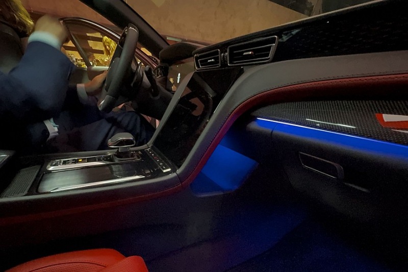 Красивее, мощнее, дороже: первый обзор хэтчбека Hongqi H6