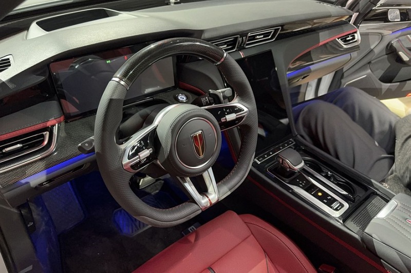 Красивее, мощнее, дороже: первый обзор хэтчбека Hongqi H6