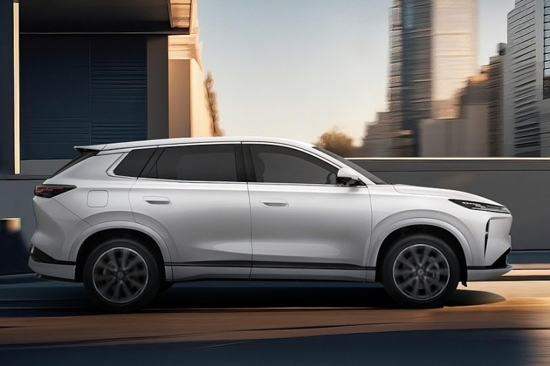 Кроссовер Dongfeng Fengshen L8 появится в России: новые фотографии