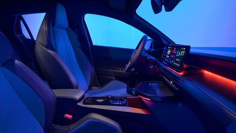 Lancia запускает электрический хэтчбек Ypsilon HF и бензиновую HF Line