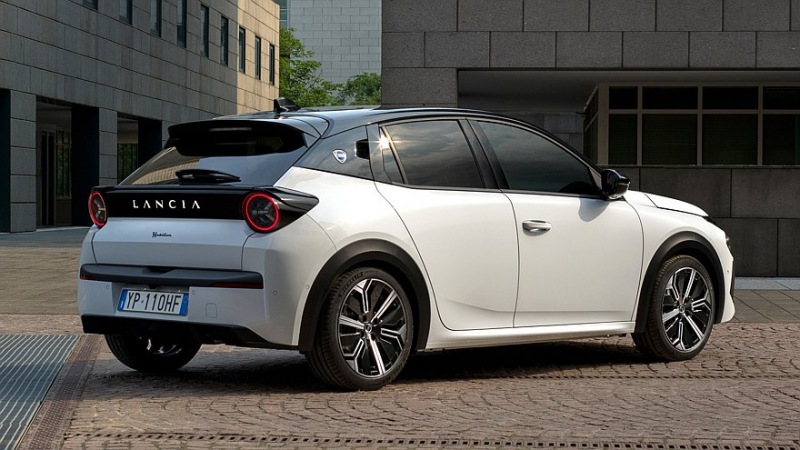 Lancia запускает электрический хэтчбек Ypsilon HF и бензиновую HF Line