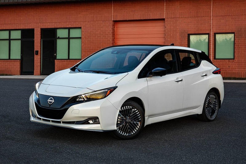 Кроссовер Nissan LEAF: новые фото и подробности