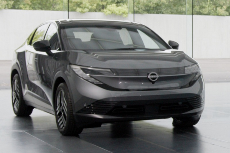 Кроссовер Nissan LEAF: новые фото и подробности