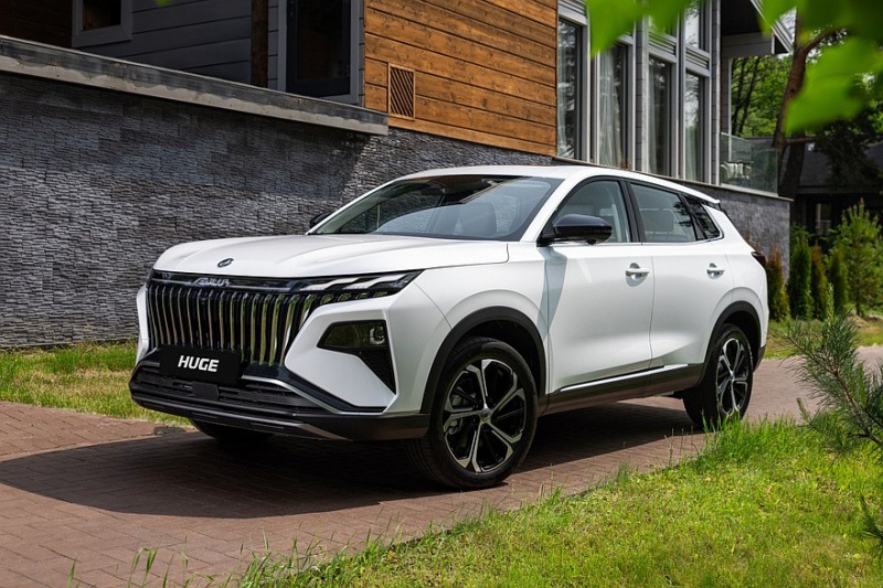 Новые кроссоверы Huge и Mage от Dongfeng стартовали в России: полный прайс-лист