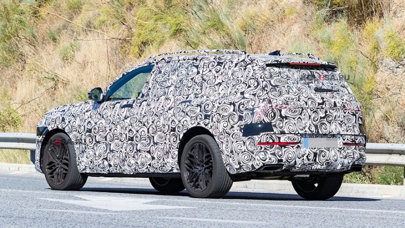 Новый флагманский кроссовер Audi Q9 тестируют перед камерой