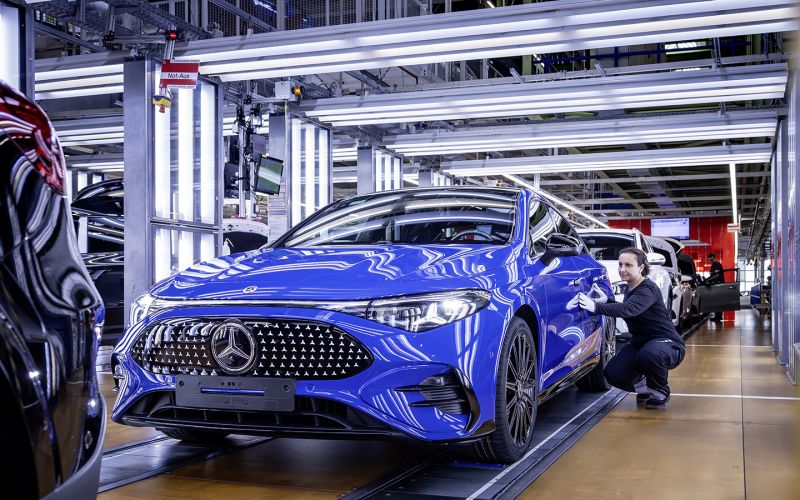 Новый Mercedes-Benz CLA поступил в производство. Первоначально он выпускался без двигателя внутреннего сгорания

