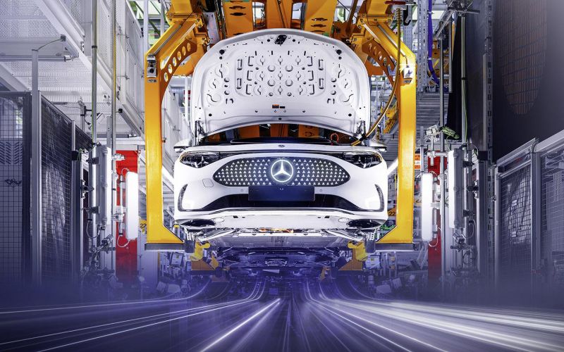 Новый Mercedes-Benz CLA поступил в производство. Первоначально он выпускался без двигателя внутреннего сгорания

