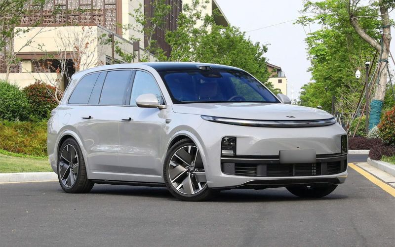 Обновленная версия кроссовера Ideal Auto 2025 года поступила к российским дилерам
