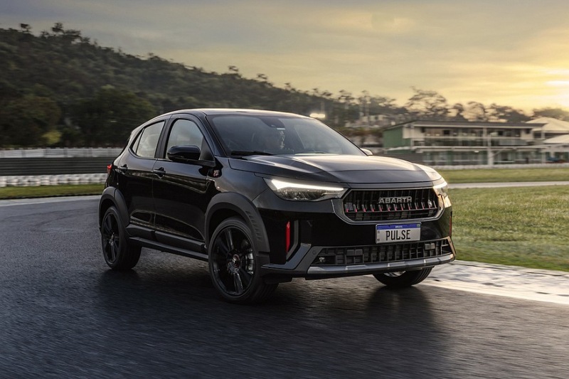 Обновленный кроссовер Fiat Pulse: Abarth выпускает «горячую» версию