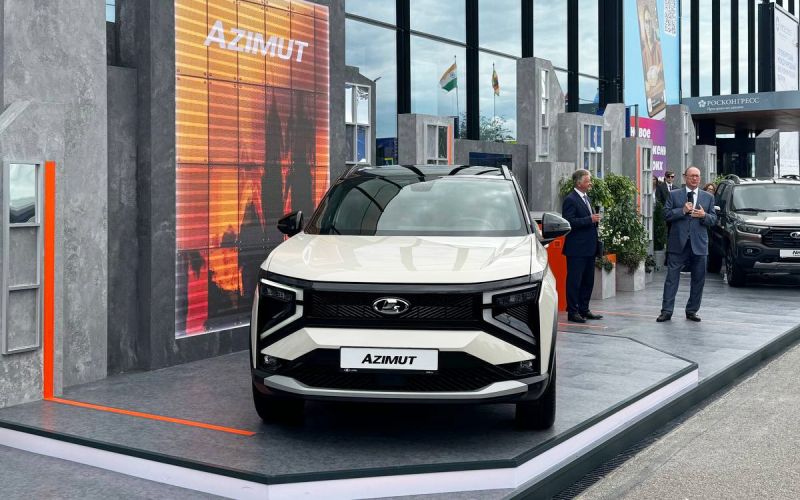 От Lada Azmut до Spartak. Какие автомобили были представлены на Петербургской международной автовыставке 2025