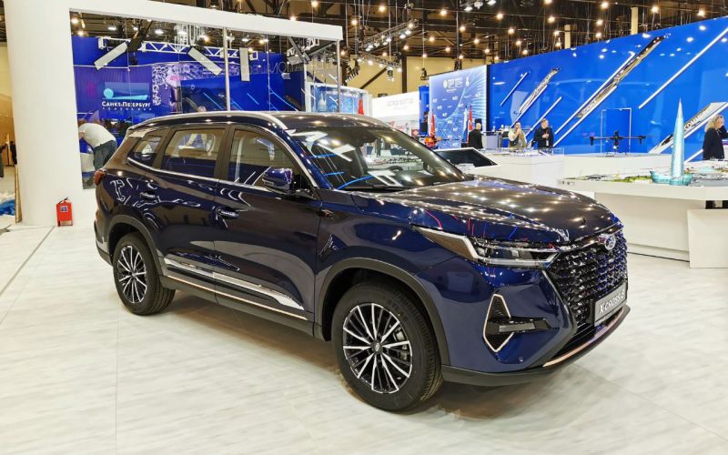 От Lada Azmut до Spartak. Какие автомобили были представлены на Петербургской международной автовыставке 2025