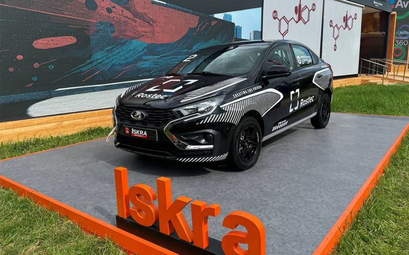 От Lada Azmut до Spartak. Какие автомобили были представлены на Петербургской международной автовыставке 2025