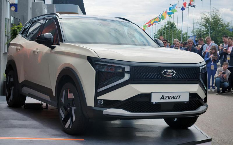От Lada Azmut до Spartak. Какие автомобили были представлены на Петербургской международной автовыставке 2025